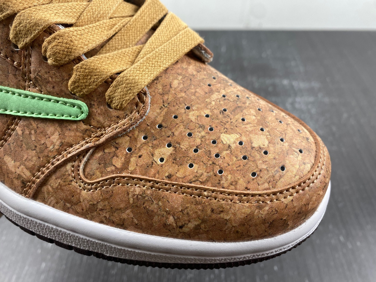 Travis Scott x Air Jordan 1 Low DM7866-922