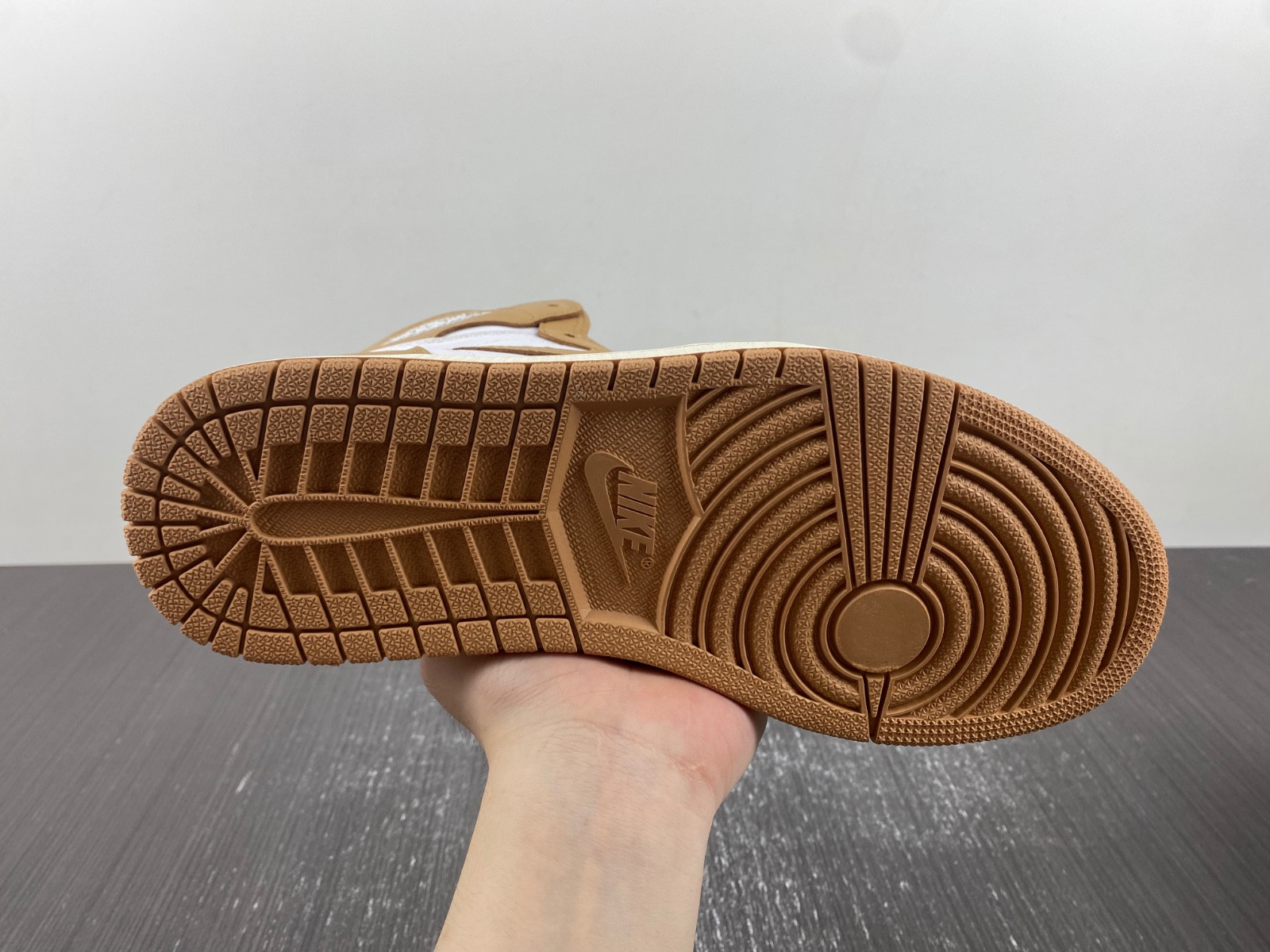 Air Jordan 1 High OG WMNS “Praline” FN6622-201