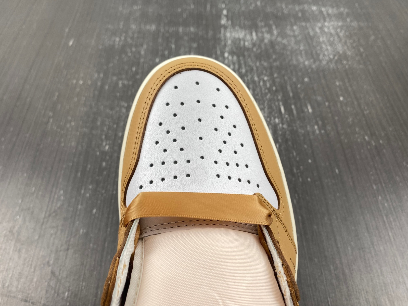 Air Jordan 1 High OG WMNS “Praline” FN6622-201