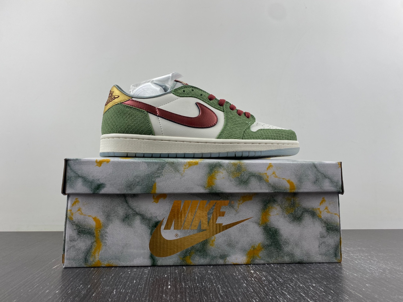 Air Jordan 1 Low OG “Year of the Dragon” FN3727-100