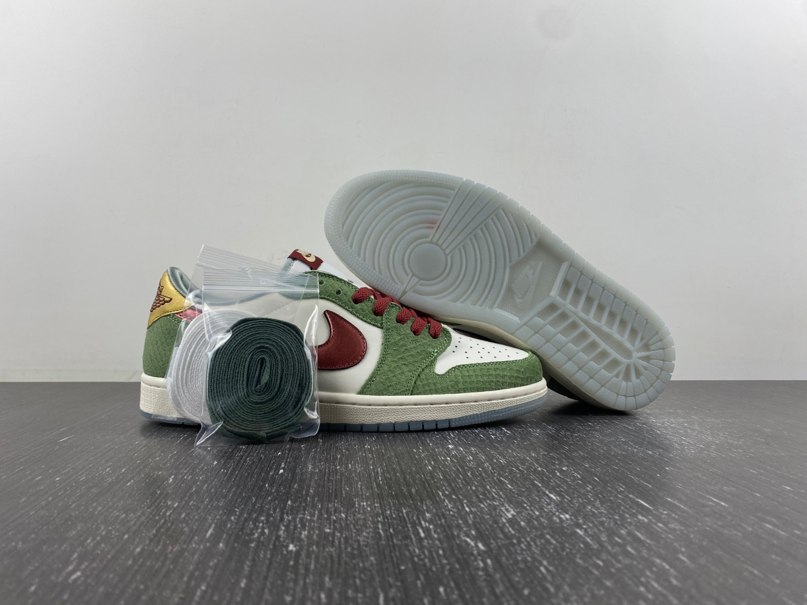 Air Jordan 1 Low OG “Year of the Dragon” FN3727-100