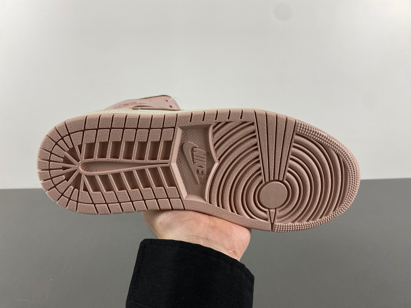 Air Jordan 1 Mid Feasts BQ6472-620