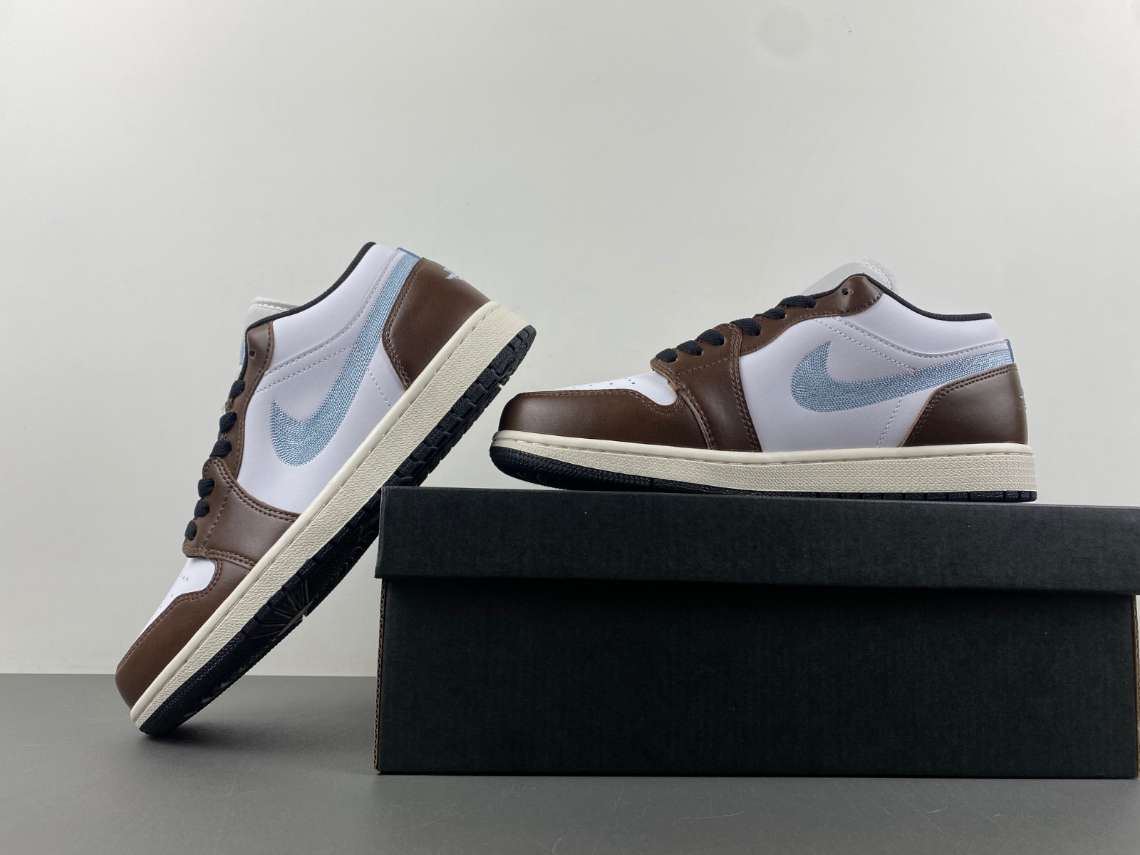 Air Jordan 1 Low FQ8156-142