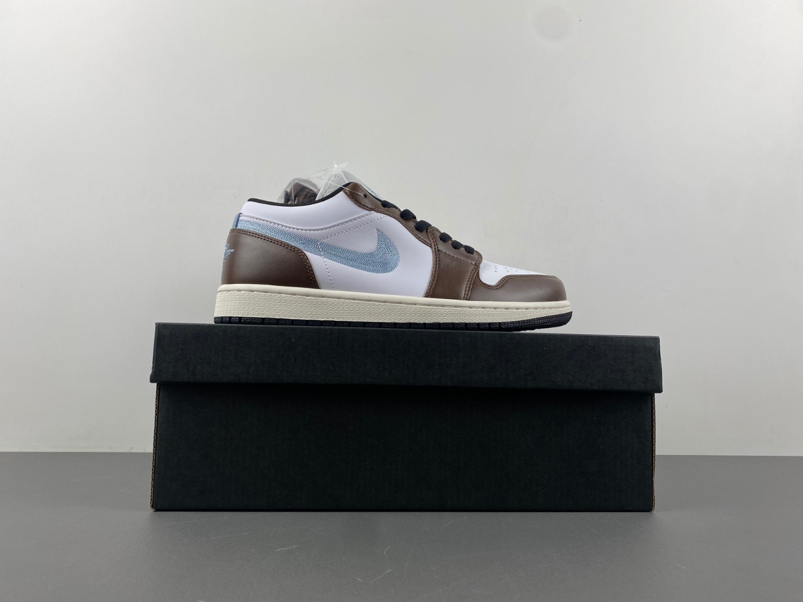 Air Jordan 1 Low FQ8156-142