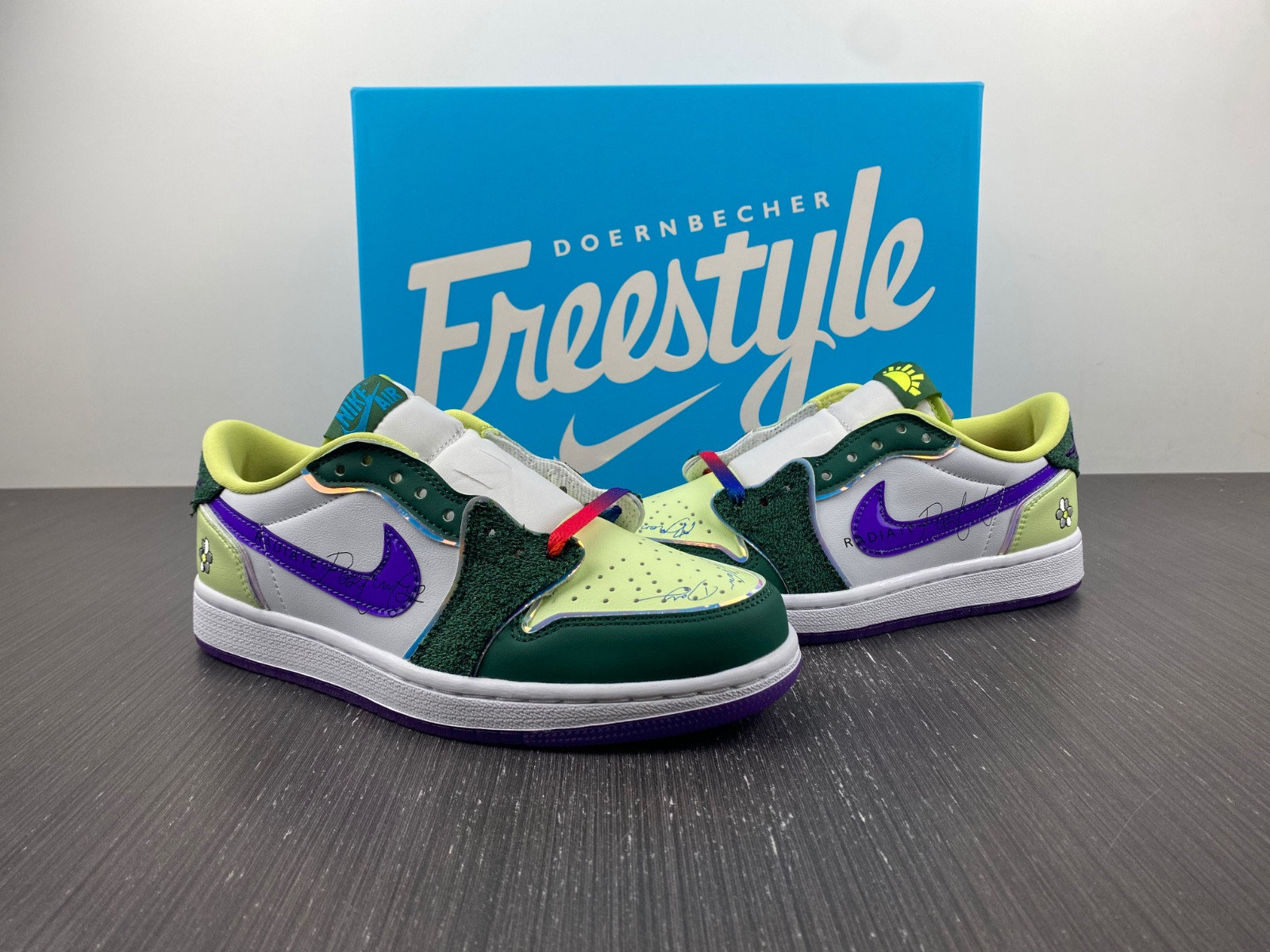 Air Jordan 1 Low OG “Doernbecher”  FD9665-351