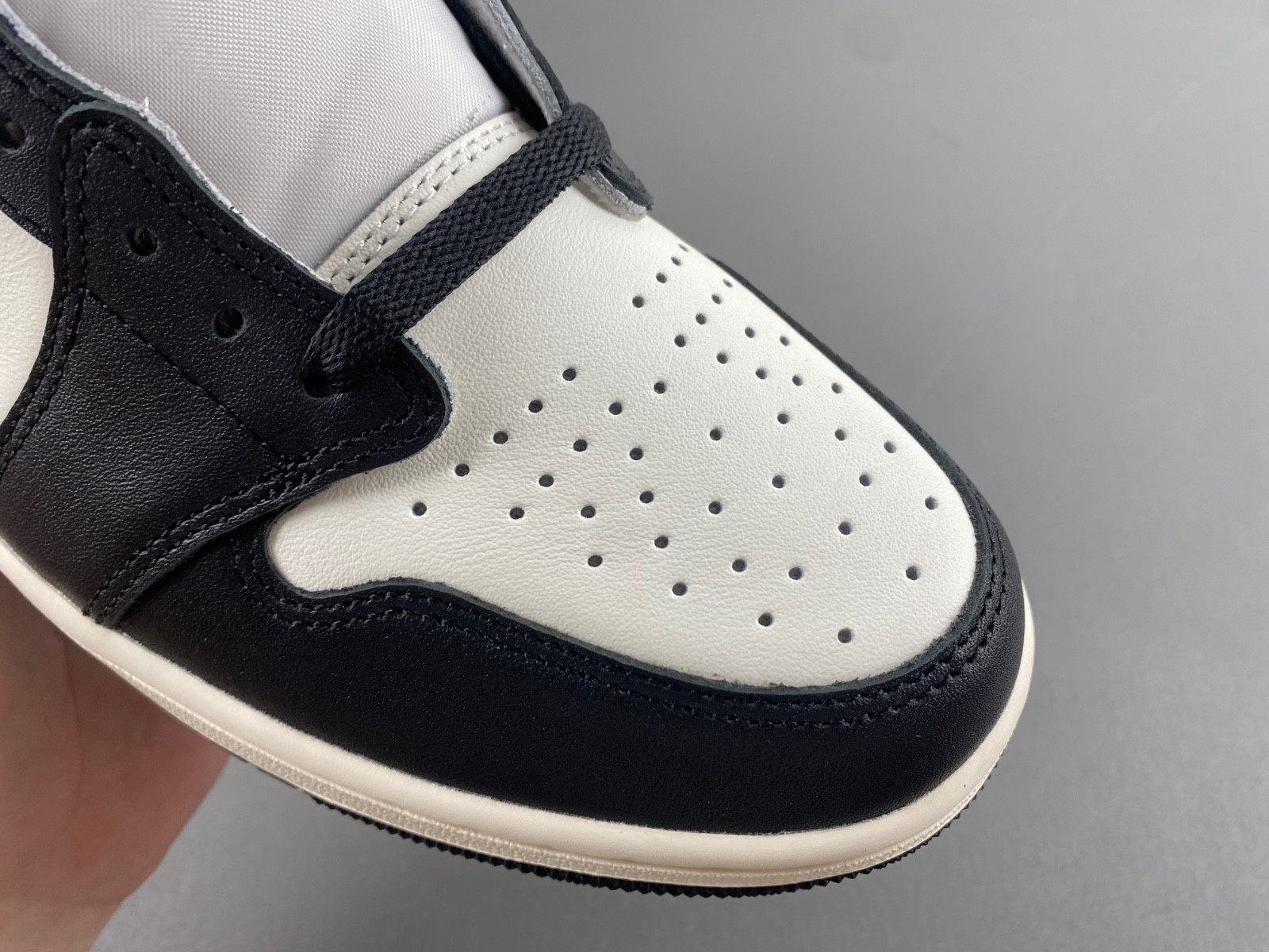 Air Jordan 1 Low OG “Mocha” CZ0790-102