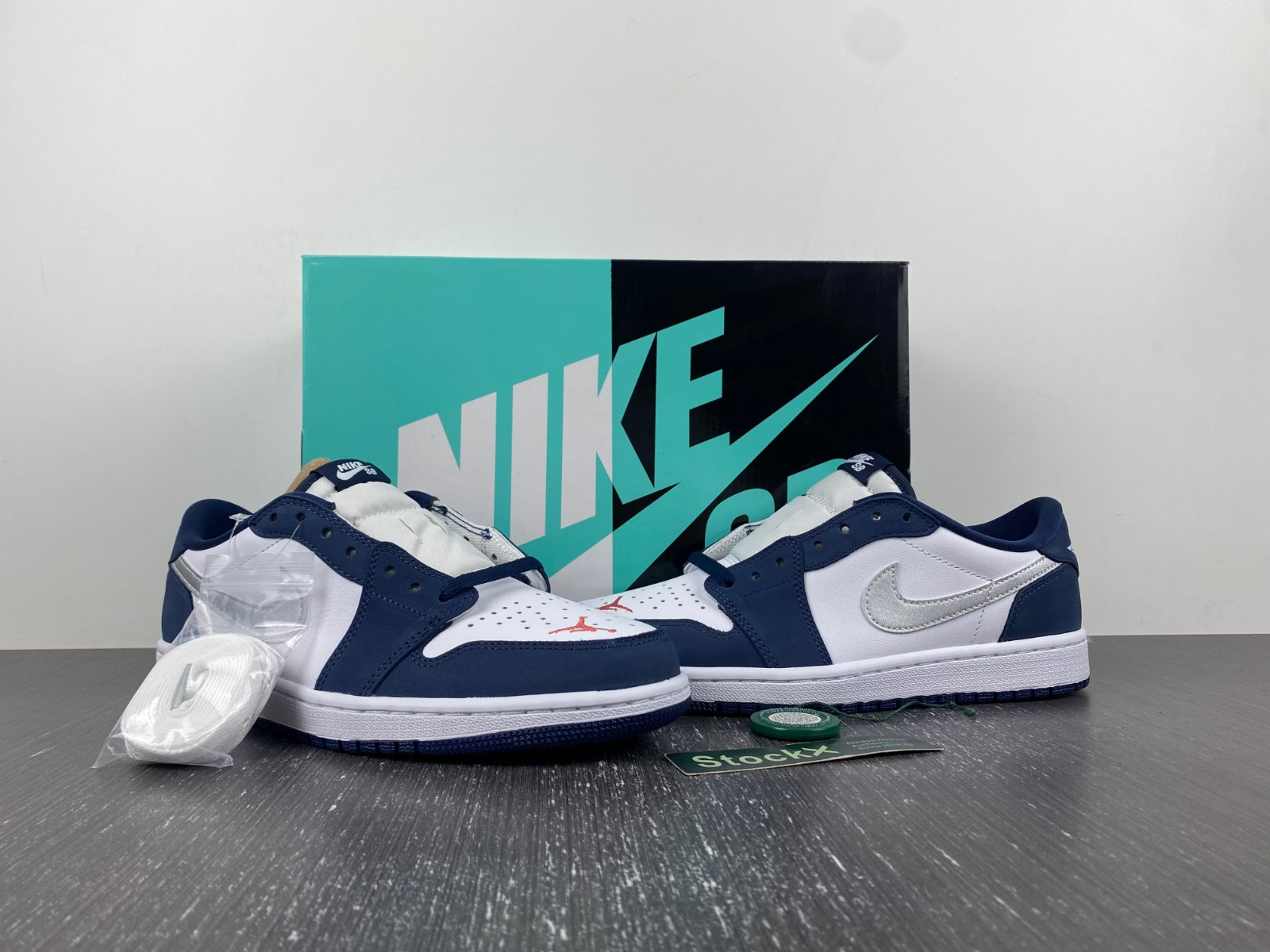 Nike SB x Air Jordan 1 Low CJ7891-400