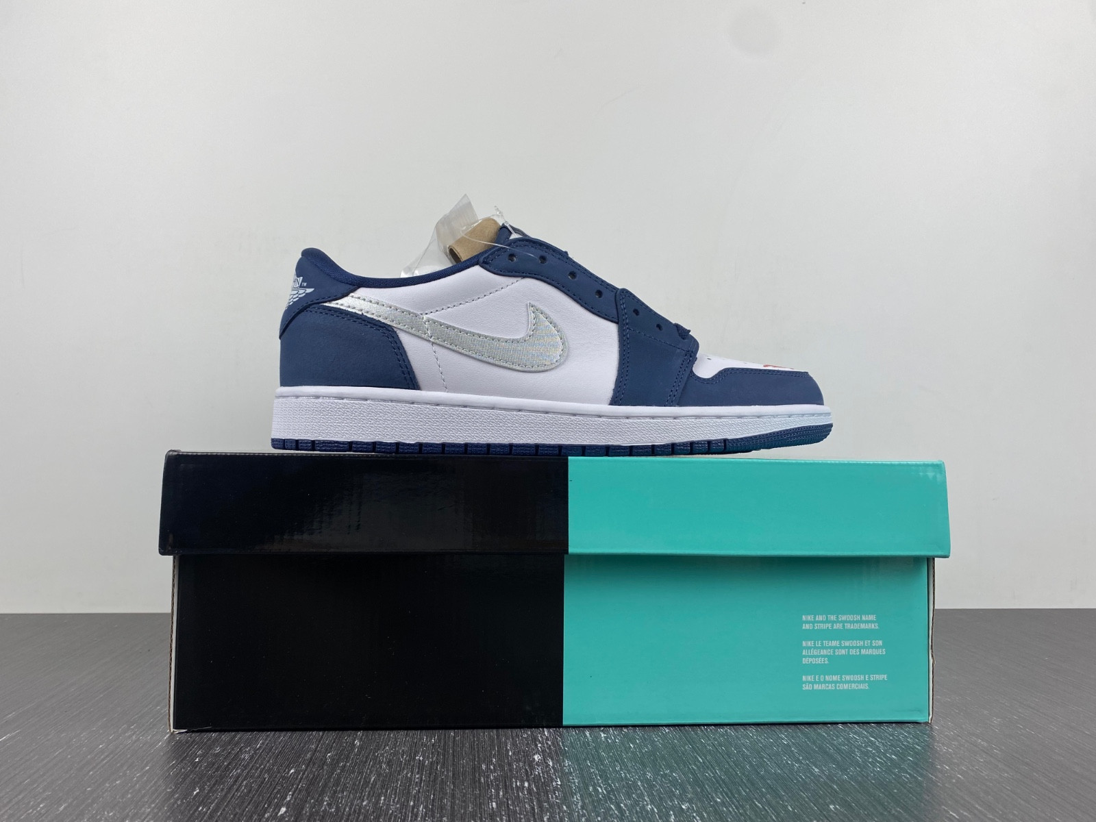 Nike SB x Air Jordan 1 Low CJ7891-400