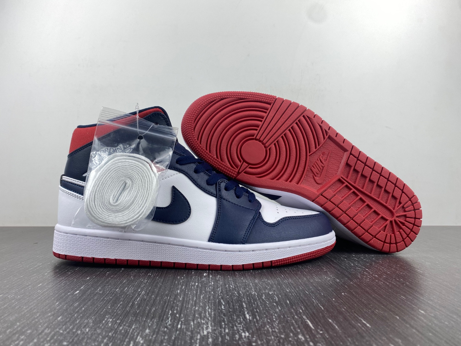 Air Jordan 1 Mid SE “USA” 852542-104