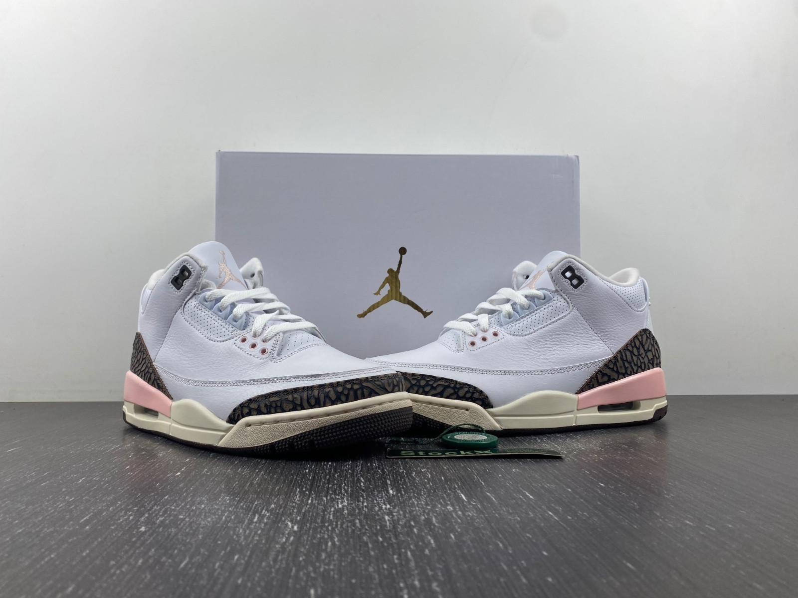 Air Jordan 3 WMNS “Neapolitan” CK9246-102