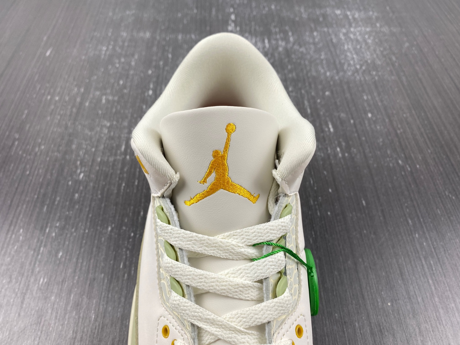 Air Jordan 3 DX6660-800