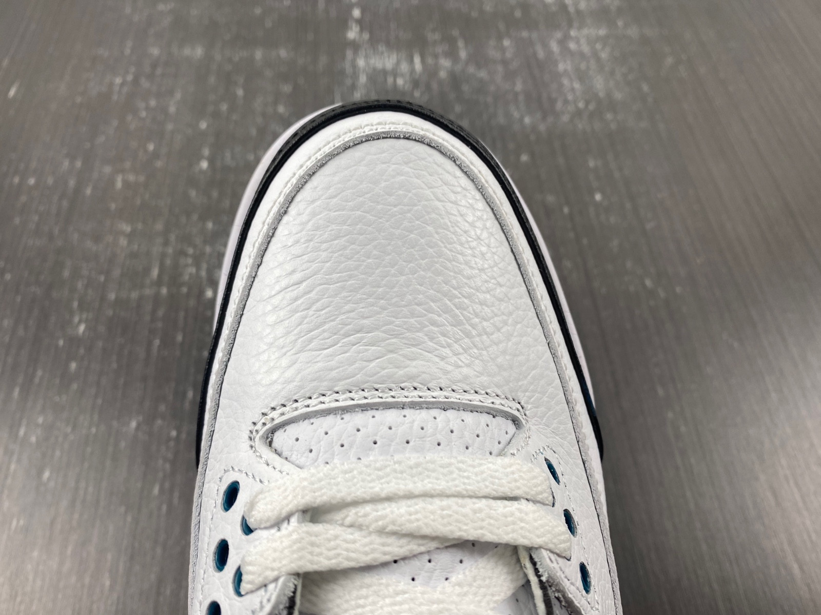 Air Jordan 3 Retro 136064-660