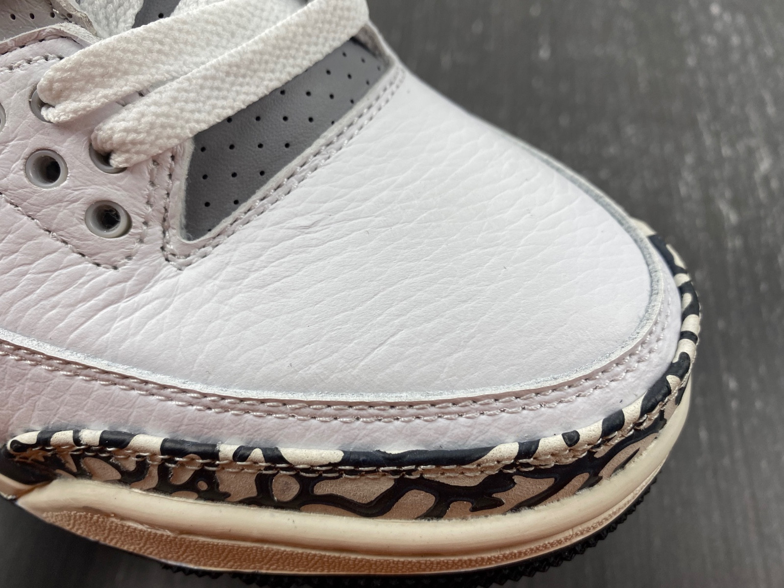 Air Jordan 3 GS “Hide N’ Sneak”  DX6665-100