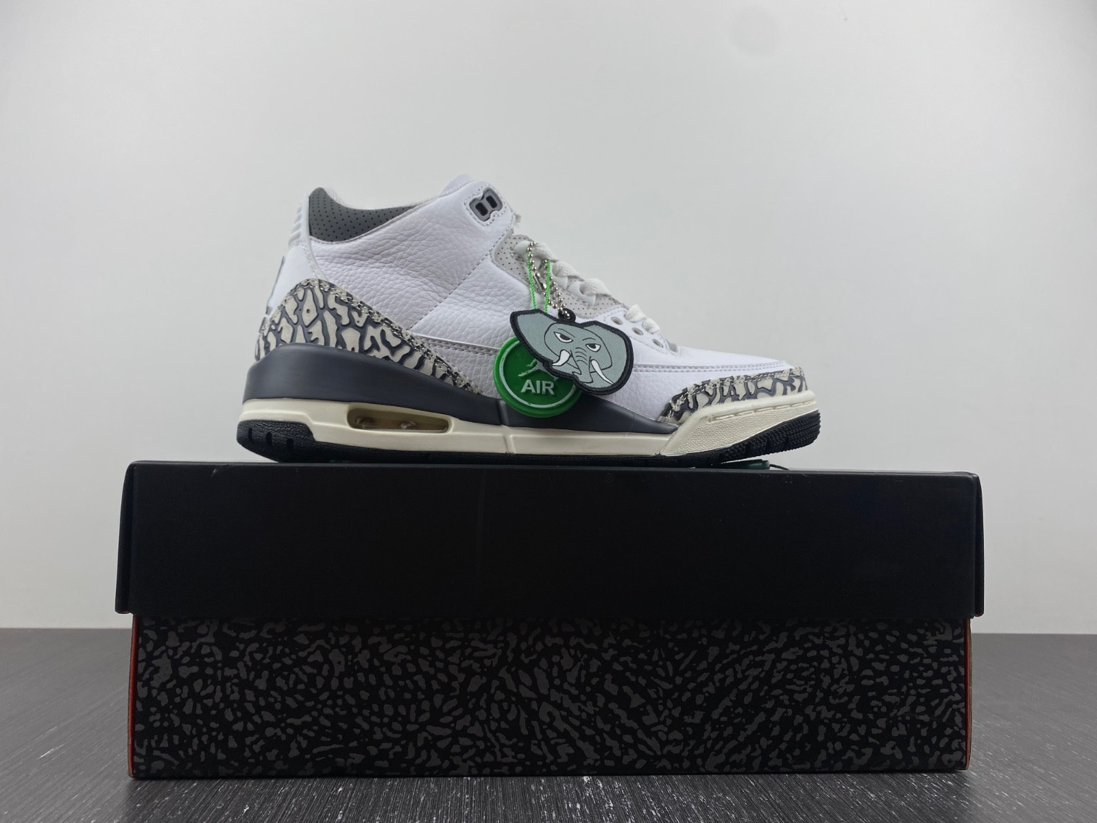 Air Jordan 3 GS “Hide N’ Sneak”  DX6665-100