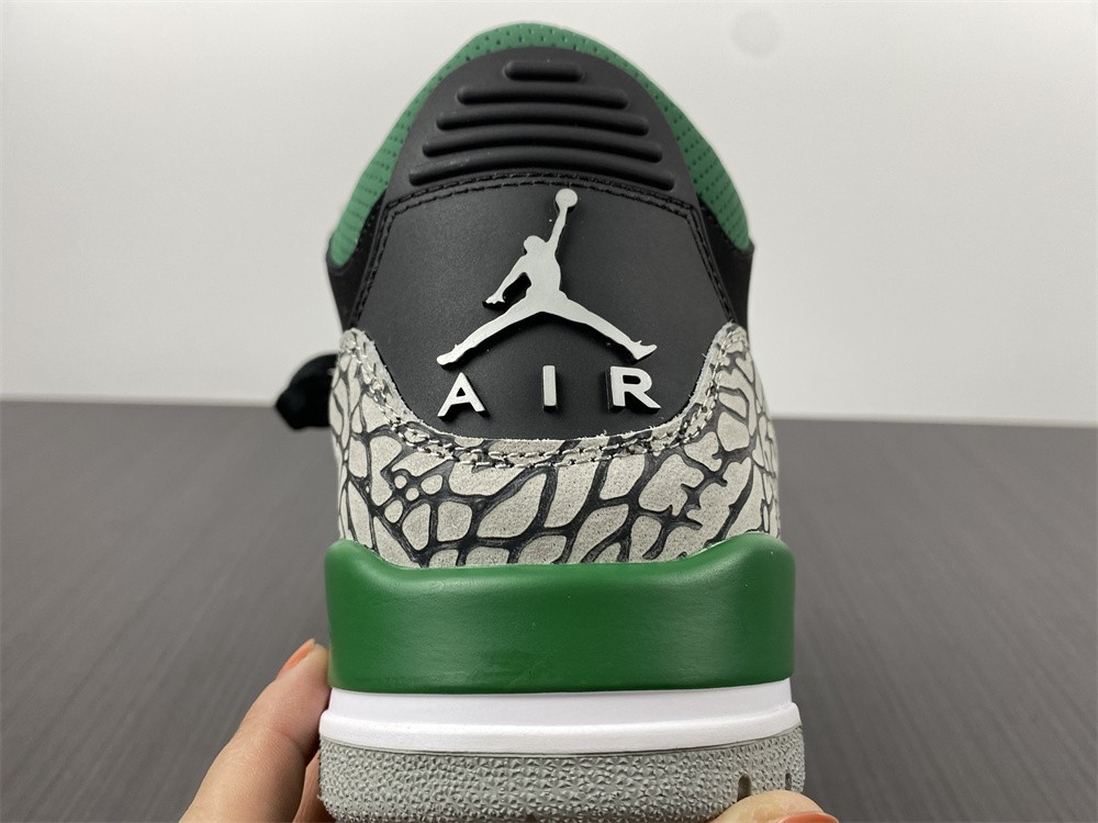 Air Jordan 3 “Pine Green” CT8532-030