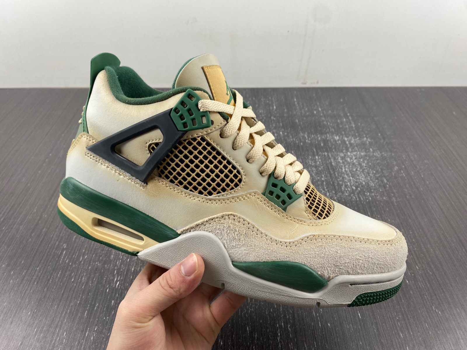 Air Jordan 4 DC7770-106