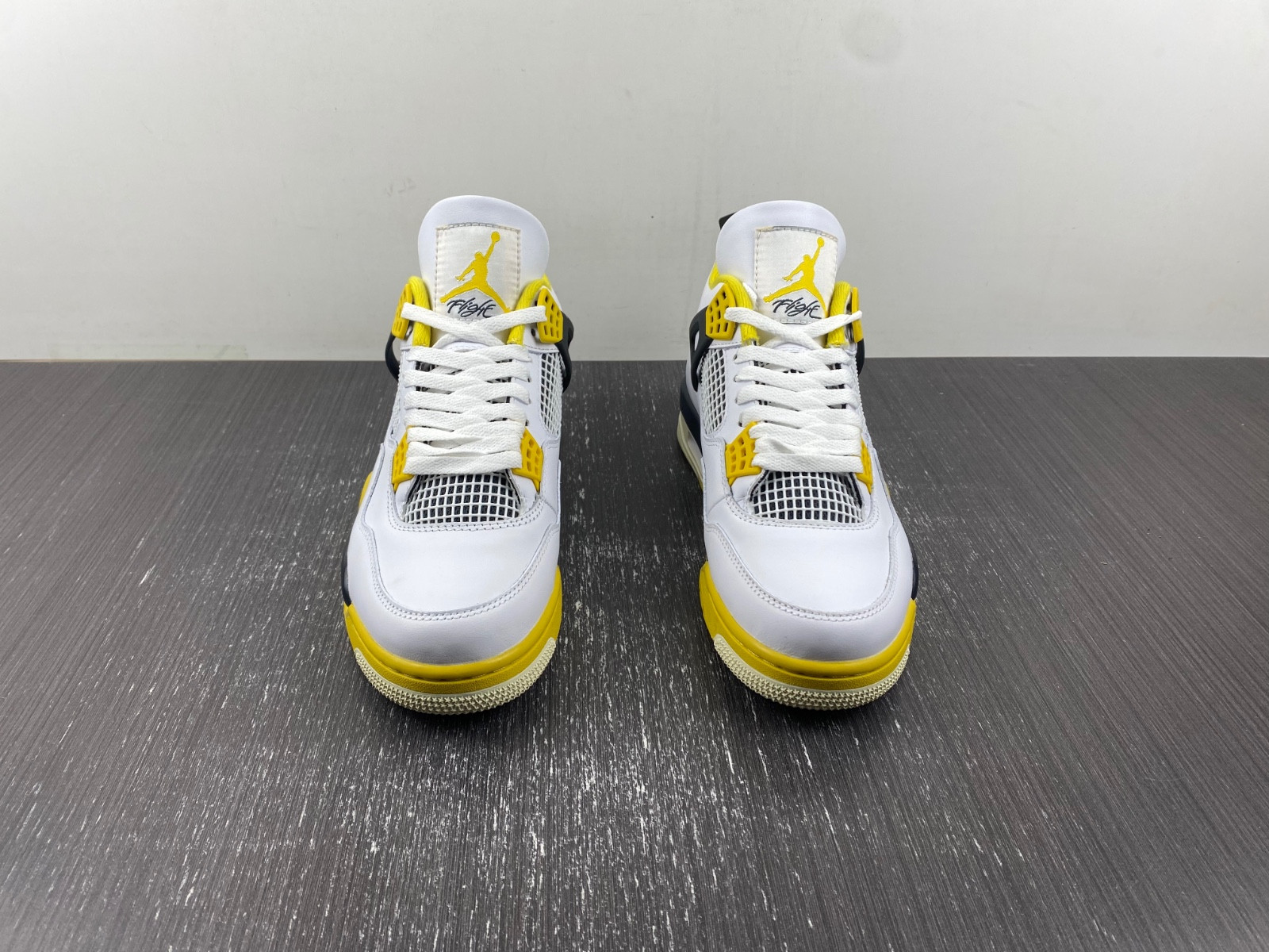 Air Jordan 4 WNNS “Vivid Sulfur” AQ9129-101