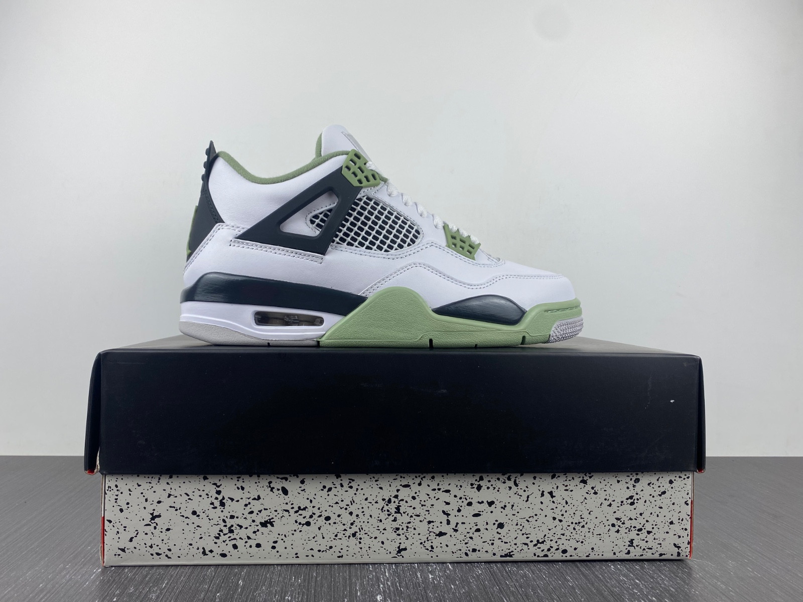 Air Jordan 4 WMNS “sea foam” AQ9129-103