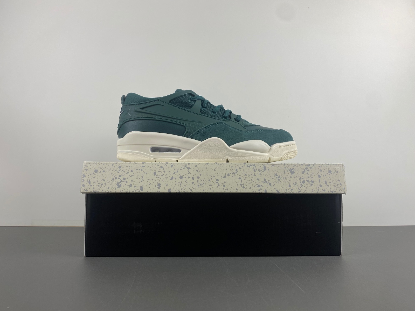 Air Jordan 4 RM WMNS “Oxidized Green” FQ7940-300