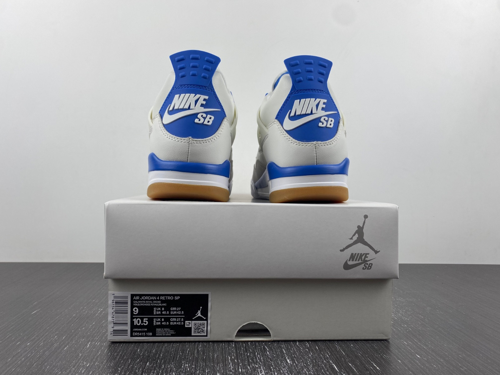 SB x Jordan 4 “Sapphire DR5415-104