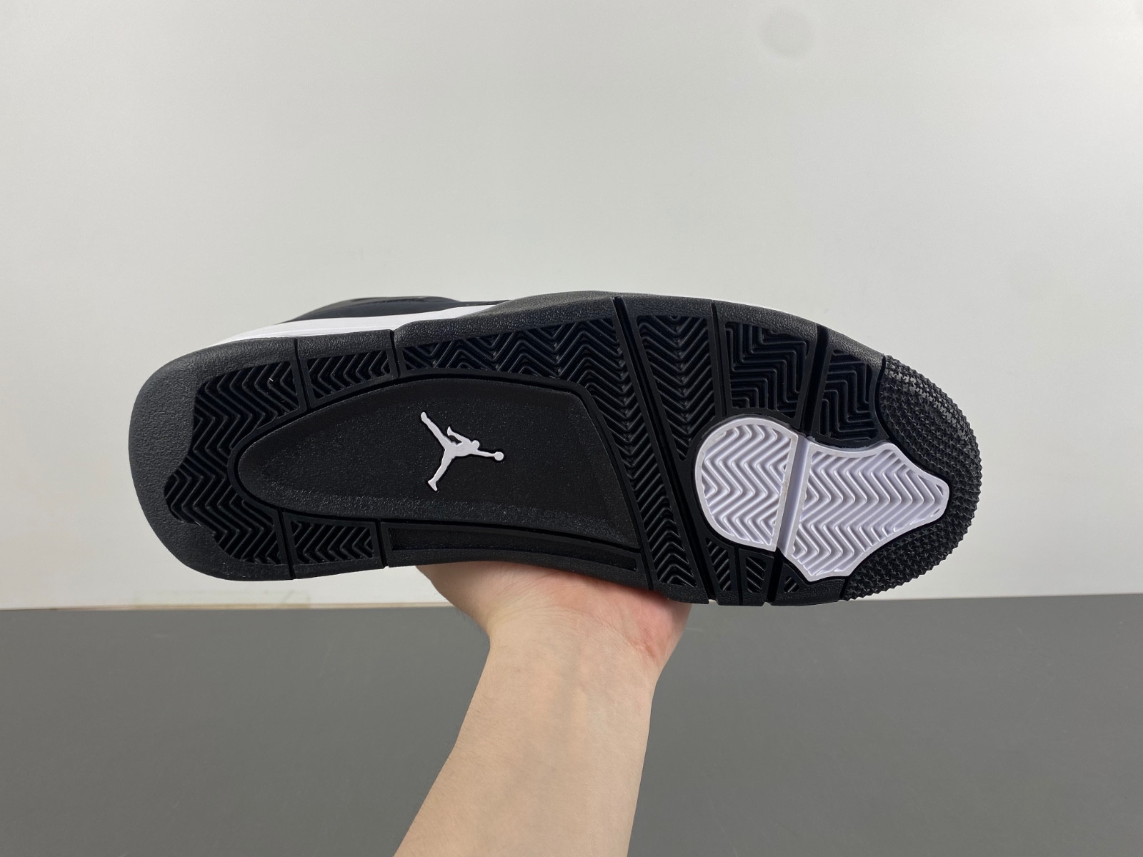 Air Jordan 4 “White Thunder” FQ8138-001