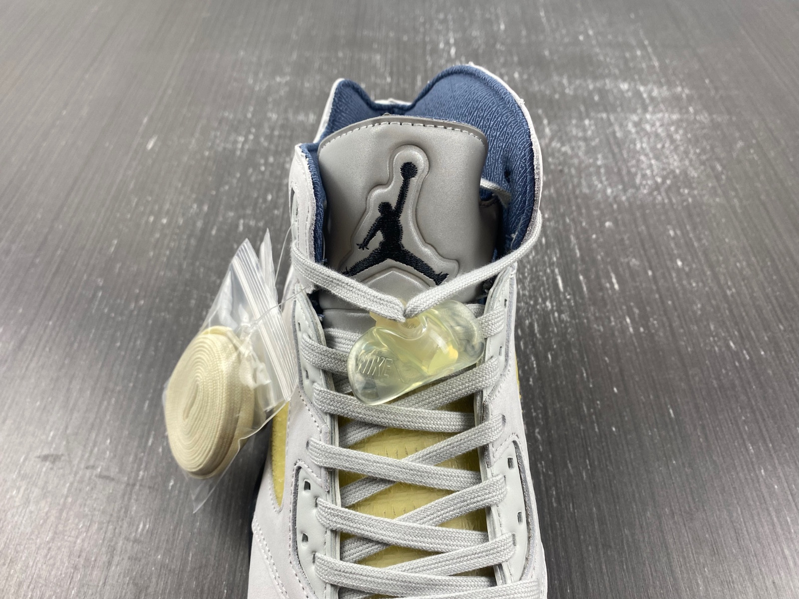 A Ma Maniere x Air Jordan 5 WMNS FZ5758-004