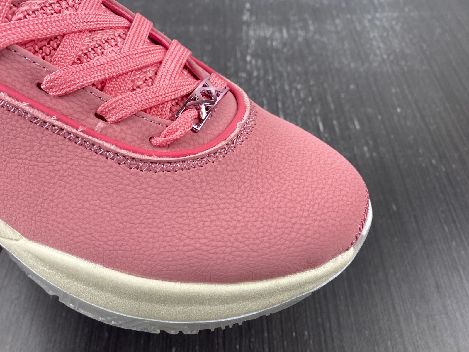 Nike LeBron 20  DQ3827-900