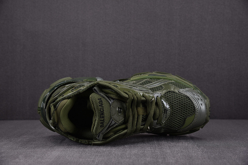 Ba*len*cia*ga runner 677403 w1rn3 2025