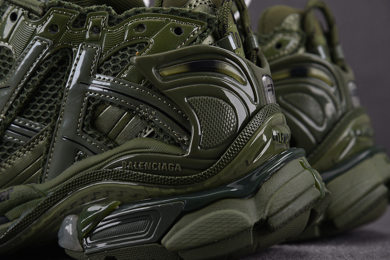 Ba*len*cia*ga runner 677403 w1rn3 2025