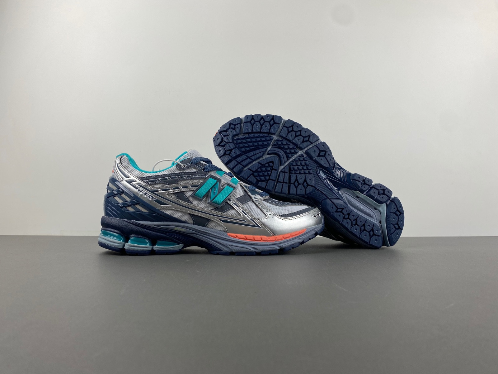 New New Balance M1906NK1