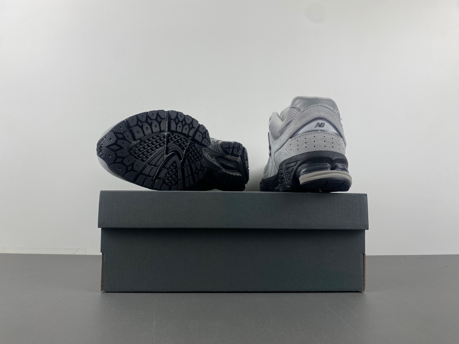 New Balance 2002R M2002RC1