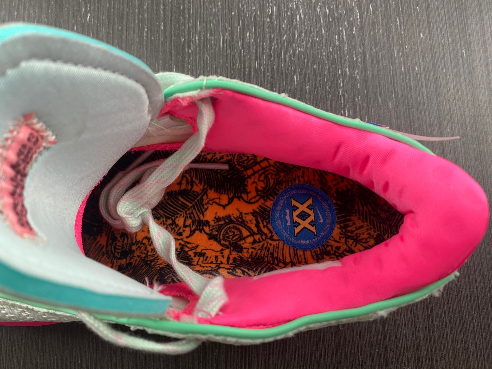 Nike LeBron 20 DJ5422-300