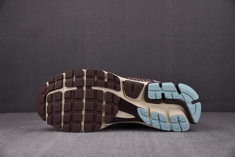 NK Air Zoom Vomero FD9920-022