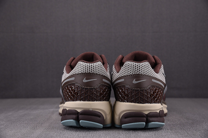 NK Air Zoom Vomero FD9920-022