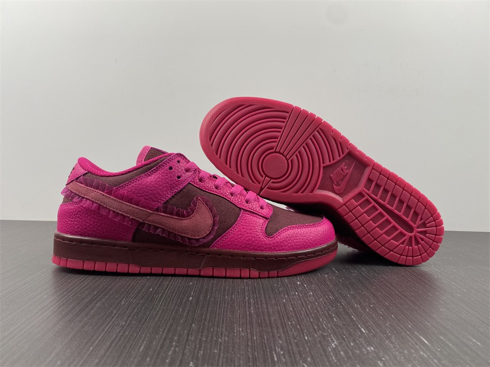 Nike Dunk Low WMNS “Valentine’s Day” DQ9324-600