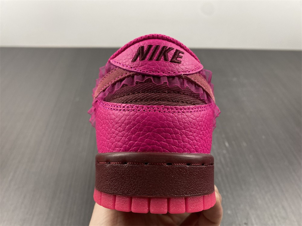 Nike Dunk Low WMNS “Valentine’s Day” DQ9324-600