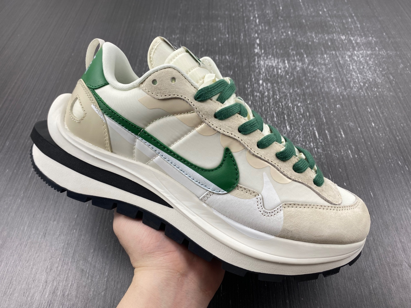 Sacai x Nike DD1875-102