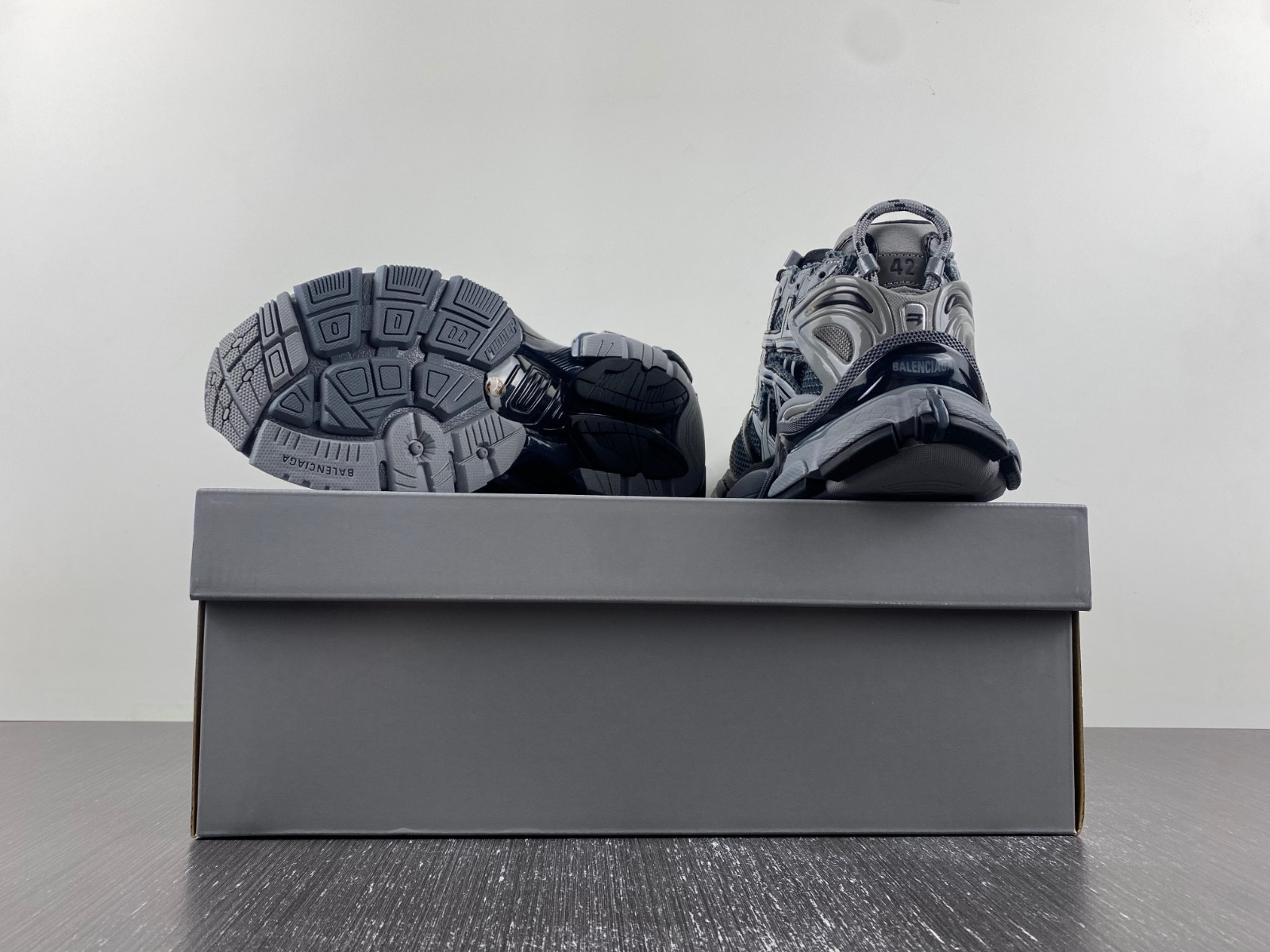 Ba*len*cia*ga runner