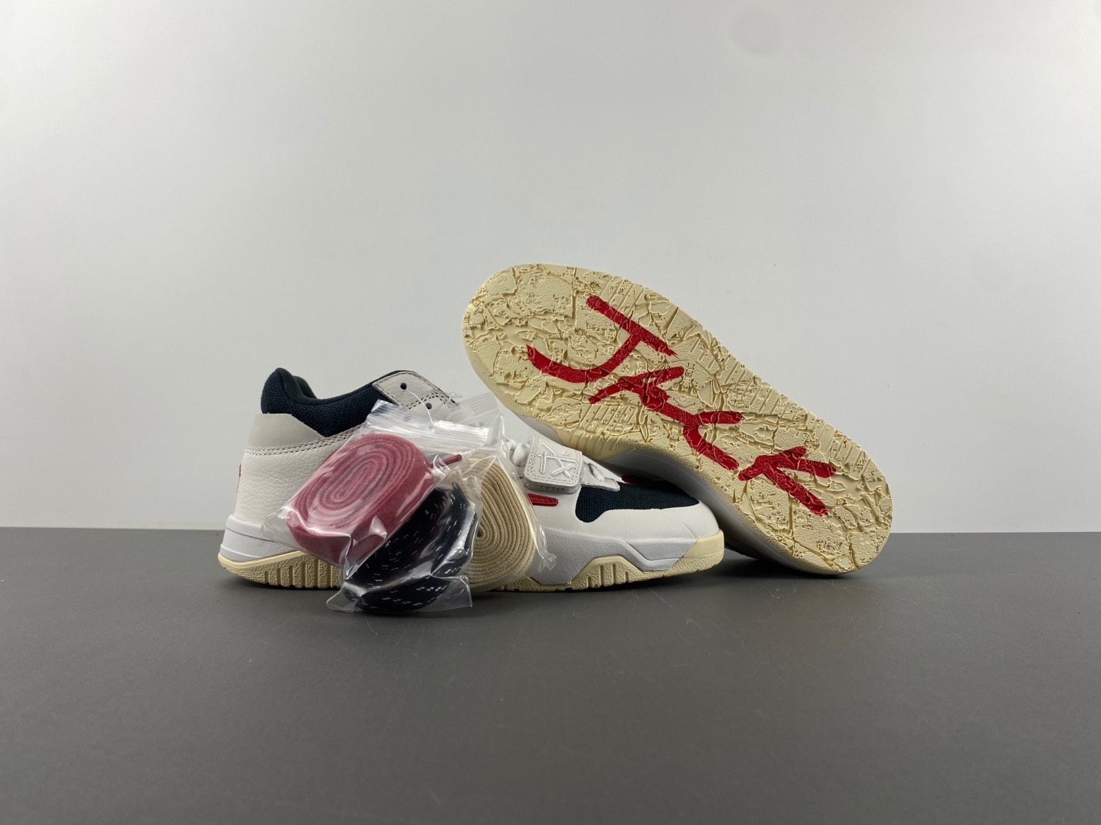 Travis Scott x Jordan Jumpman FZ8117-101