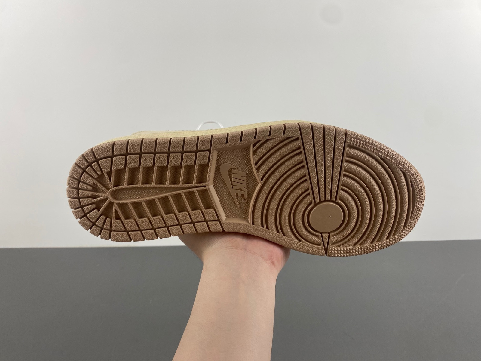 Travis Scott x Air Jordan 1 Low OG DM7866-106