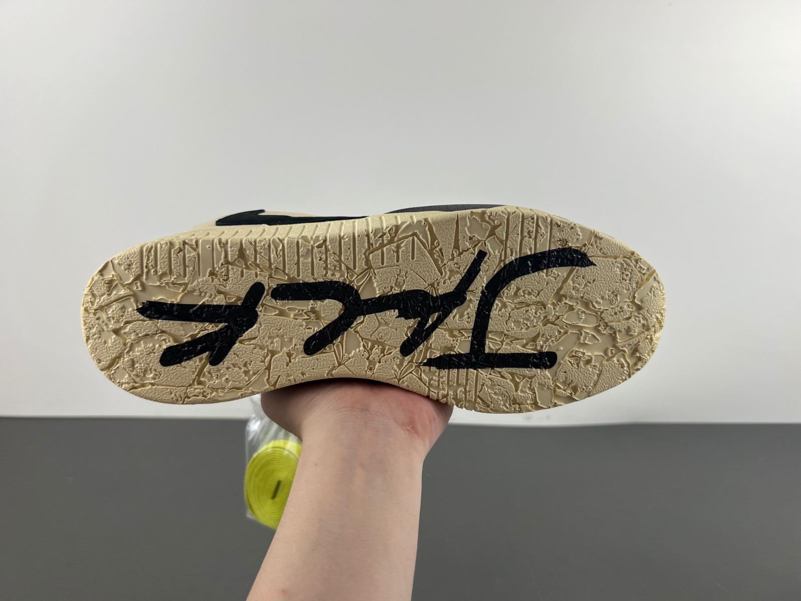 Travis Scott x Jordan Jumpman FZ8117-102