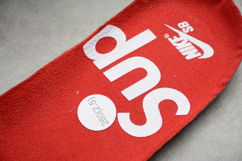 Supreme x Nike SB Dunk Low “Stars” DH3228-100