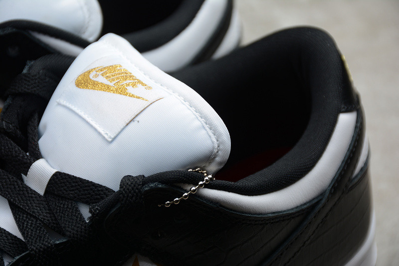 Sup x Nike SB Dunk Low “Stars” DH3228-102